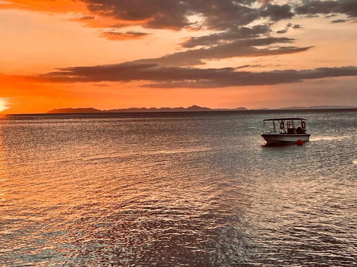 Amor Laut Mabini  Exteriör bild
